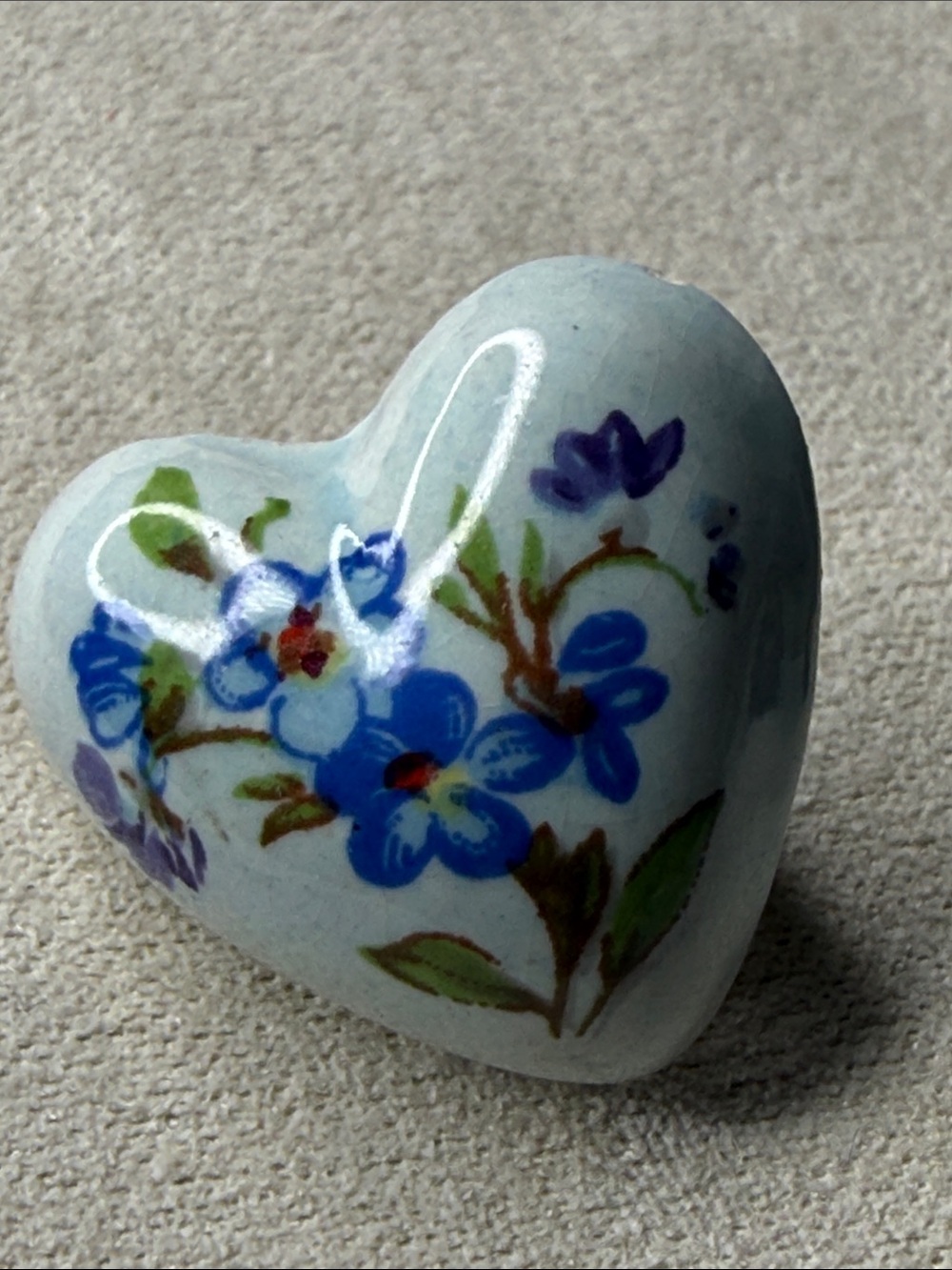 Vintage ceramic itsy bitsy Blue Floral Heart Porcelain tac pin brooch- Unbranded